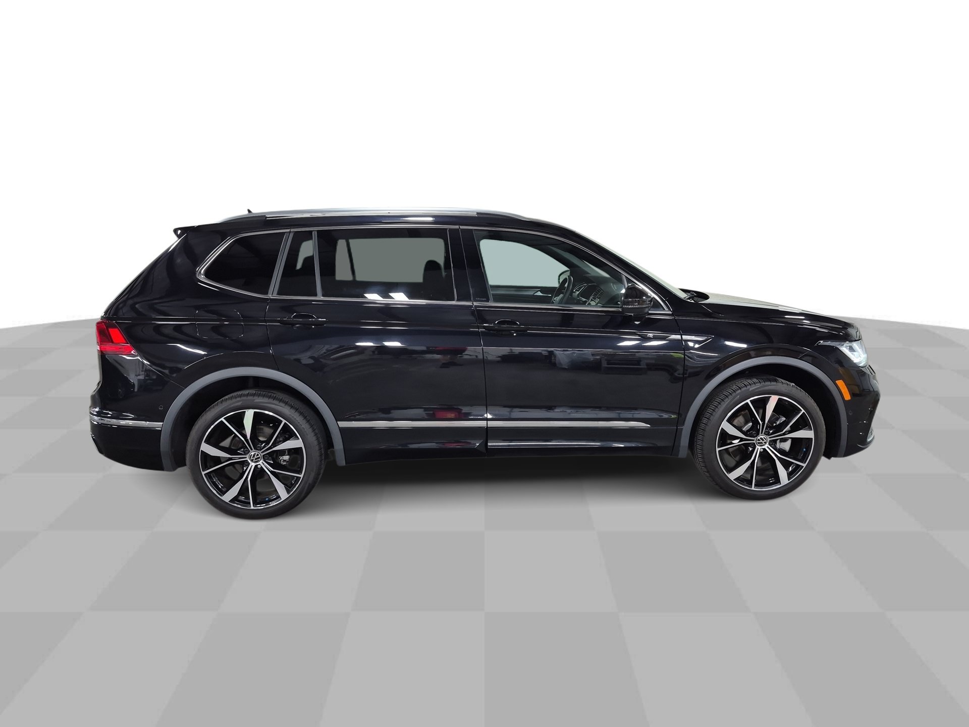 Used 2024 Volkswagen Tiguan SEL R-Line AWD/4WD image 10