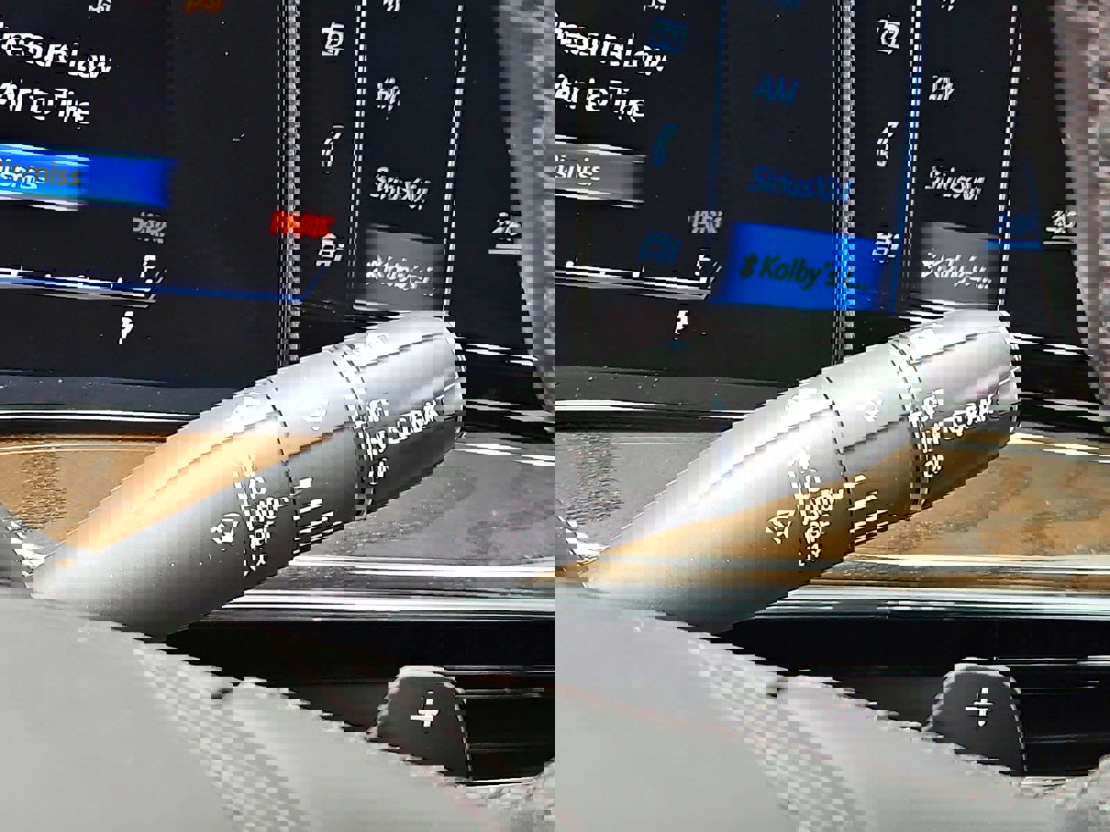 Certified 2024 Cadillac Escalade Premium Luxury Platinum w/ Heavy-Duty Trailer Package image 20