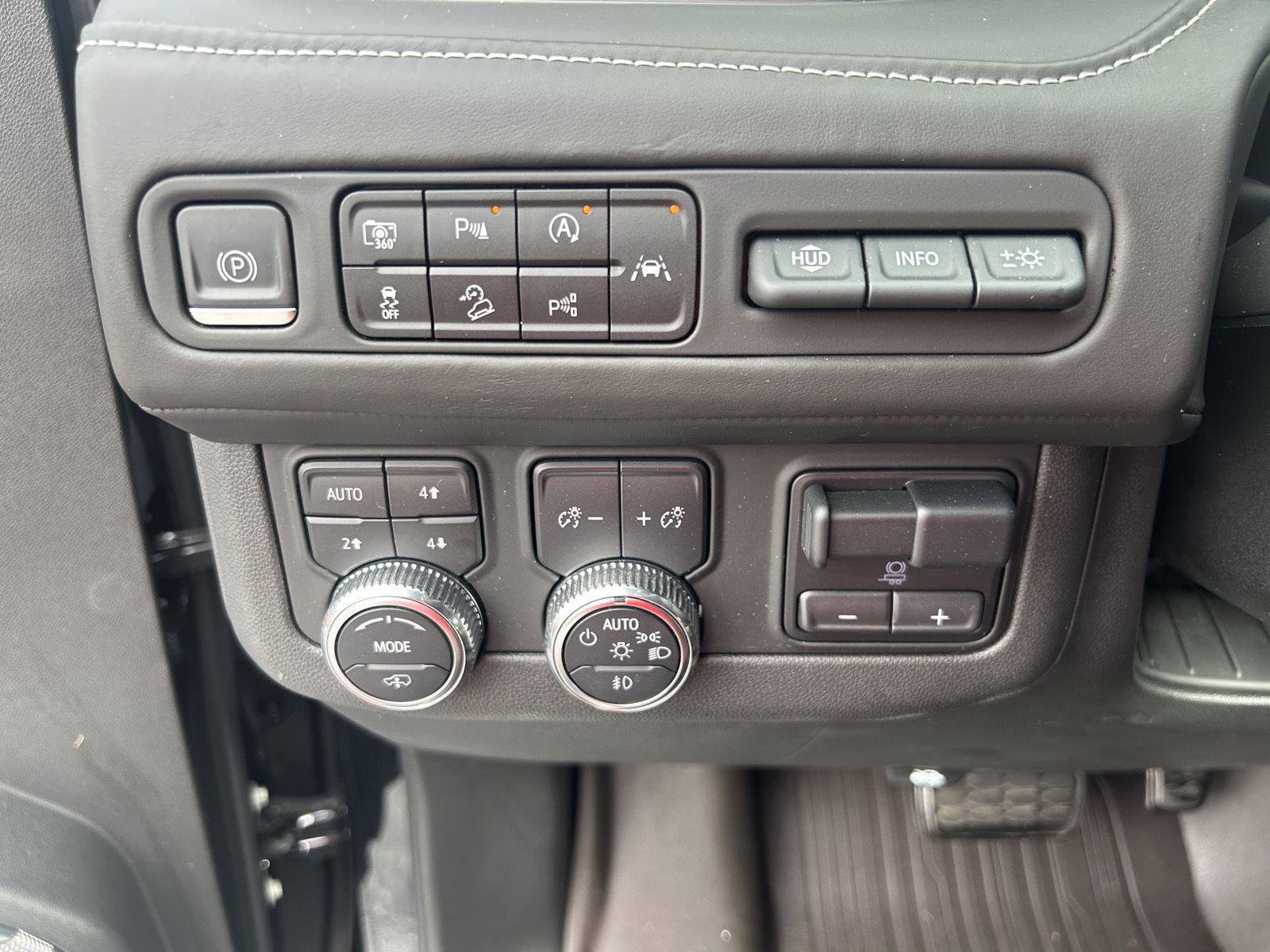 Used 2023 GMC Yukon Denali Ultimate image 20