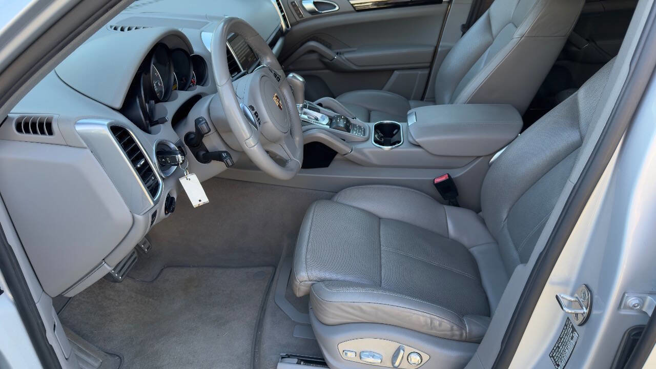 Used 2011 Porsche Cayenne S image 25