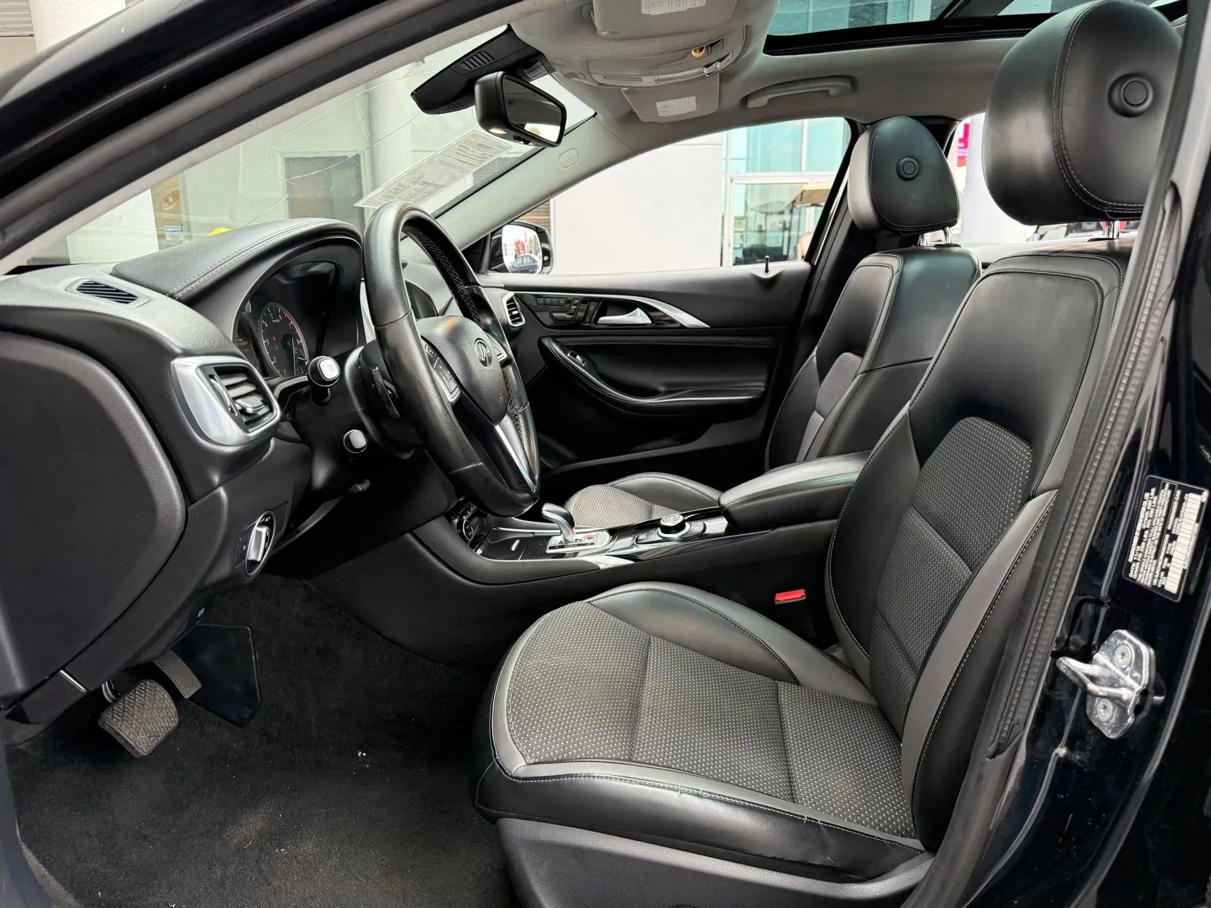 Used 2019 INFINITI QX30 AWD w/ Navigation Package image 2