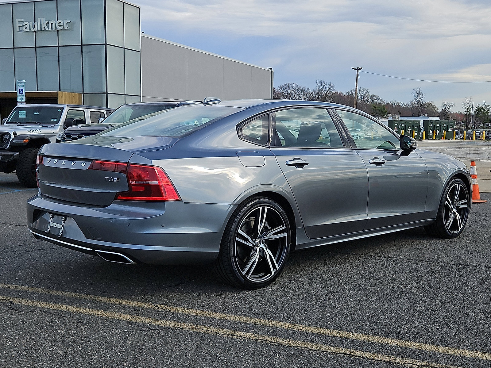 Used 2020 Volvo S90 T6 R-Design image 6