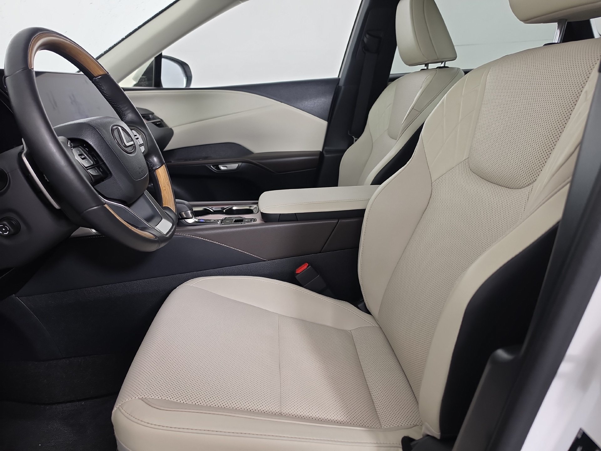 Used 2024 Lexus RX 350 Premium w/ Cold Area Package FWD image 3