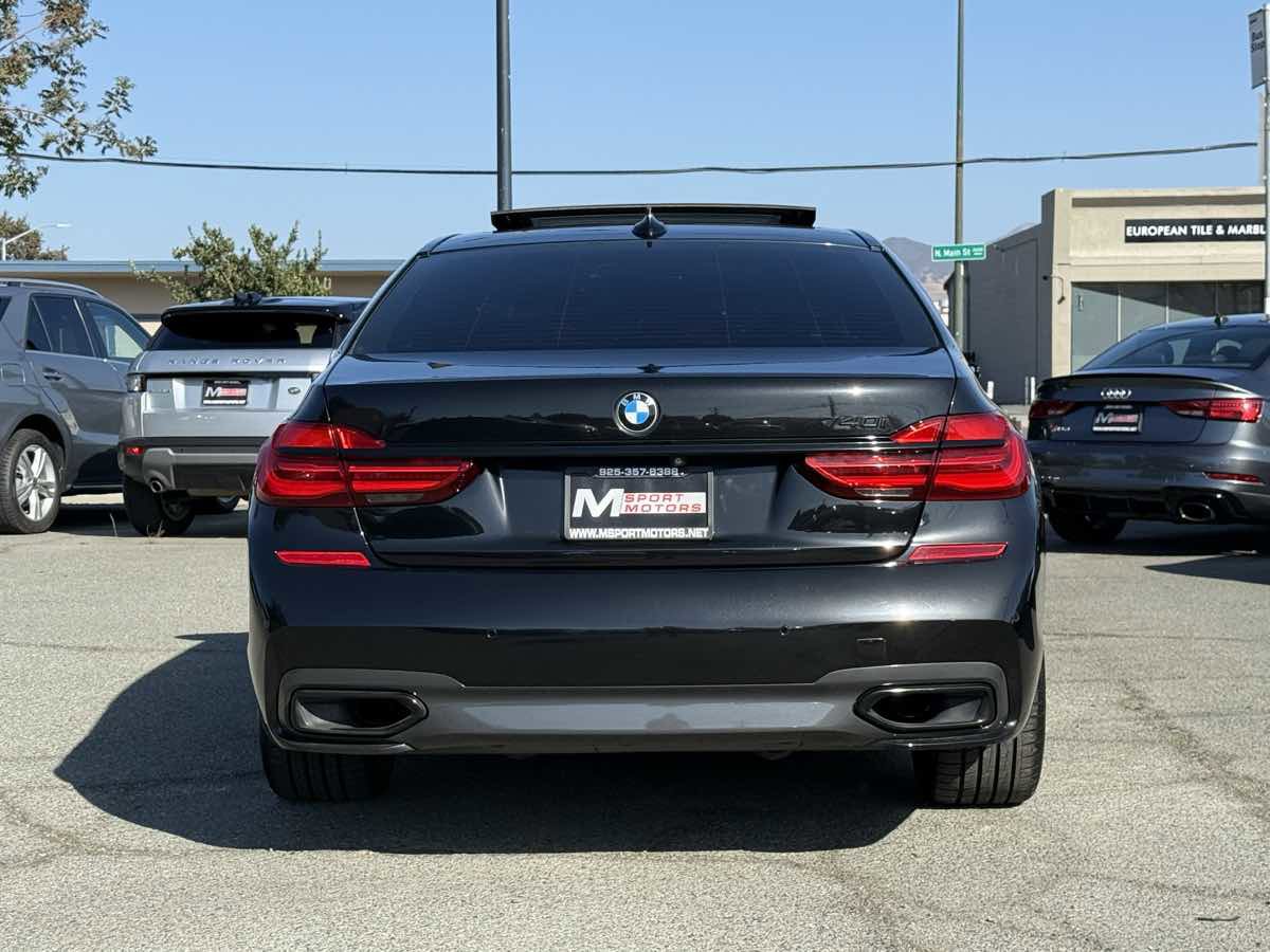 Used 2019 BMW 740i image 7