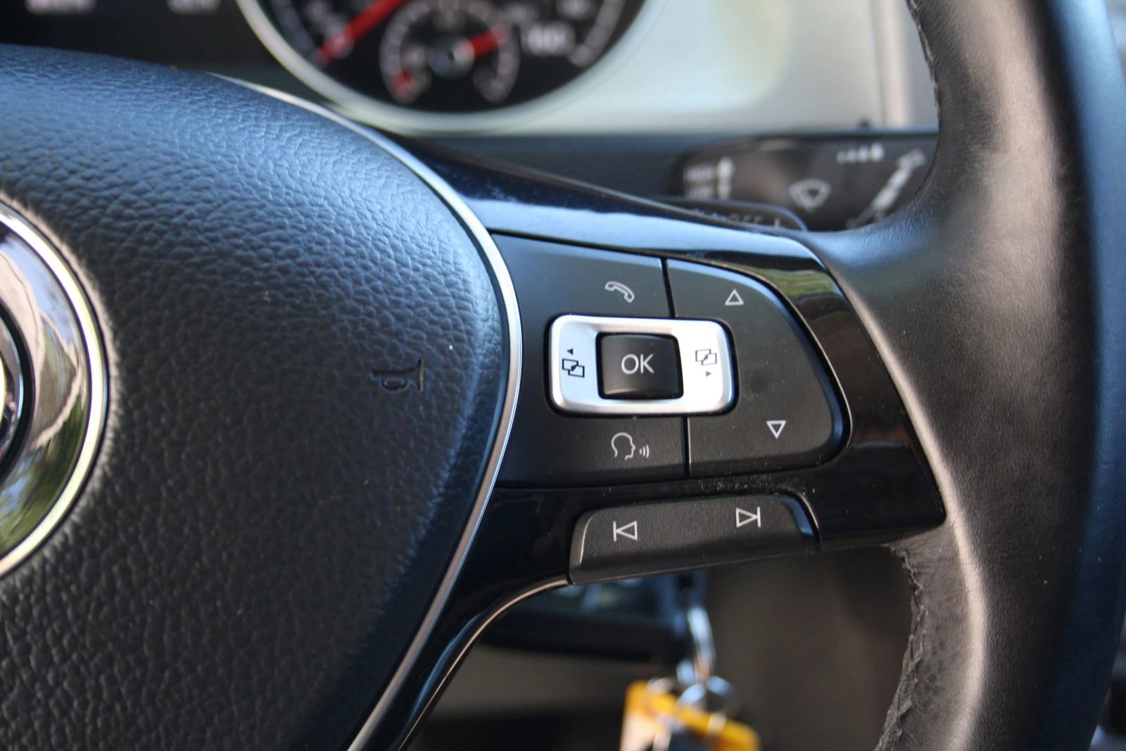 Used 2015 Volkswagen Golf S image 24