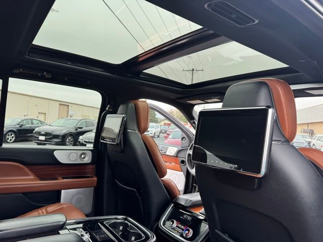 Used 2019 Lincoln Navigator L Reserve w/ Cargo Package AWD/4WD image 3