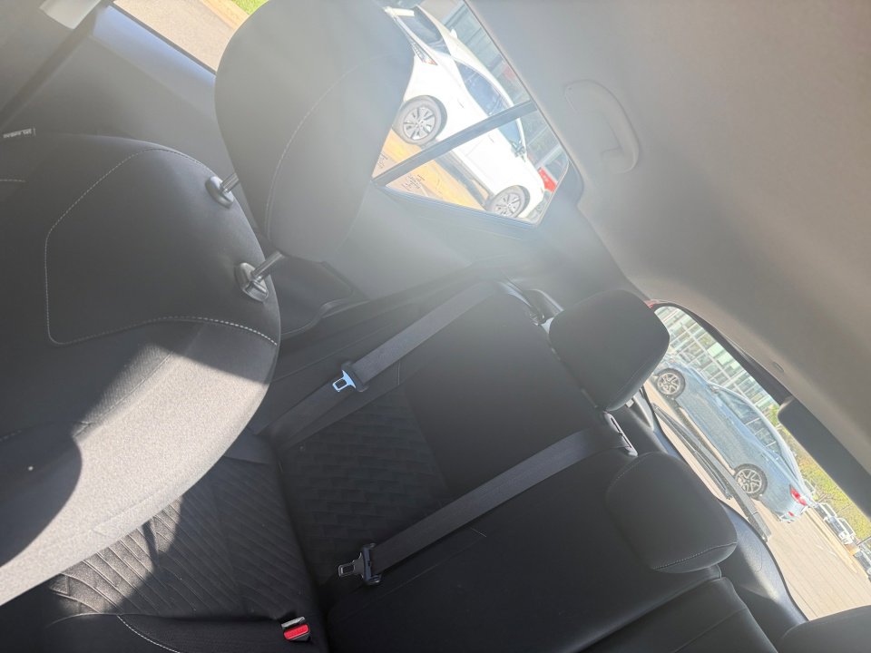 Used 2022 Nissan Kicks SV w/ Interior Electronics Package FWD image 29