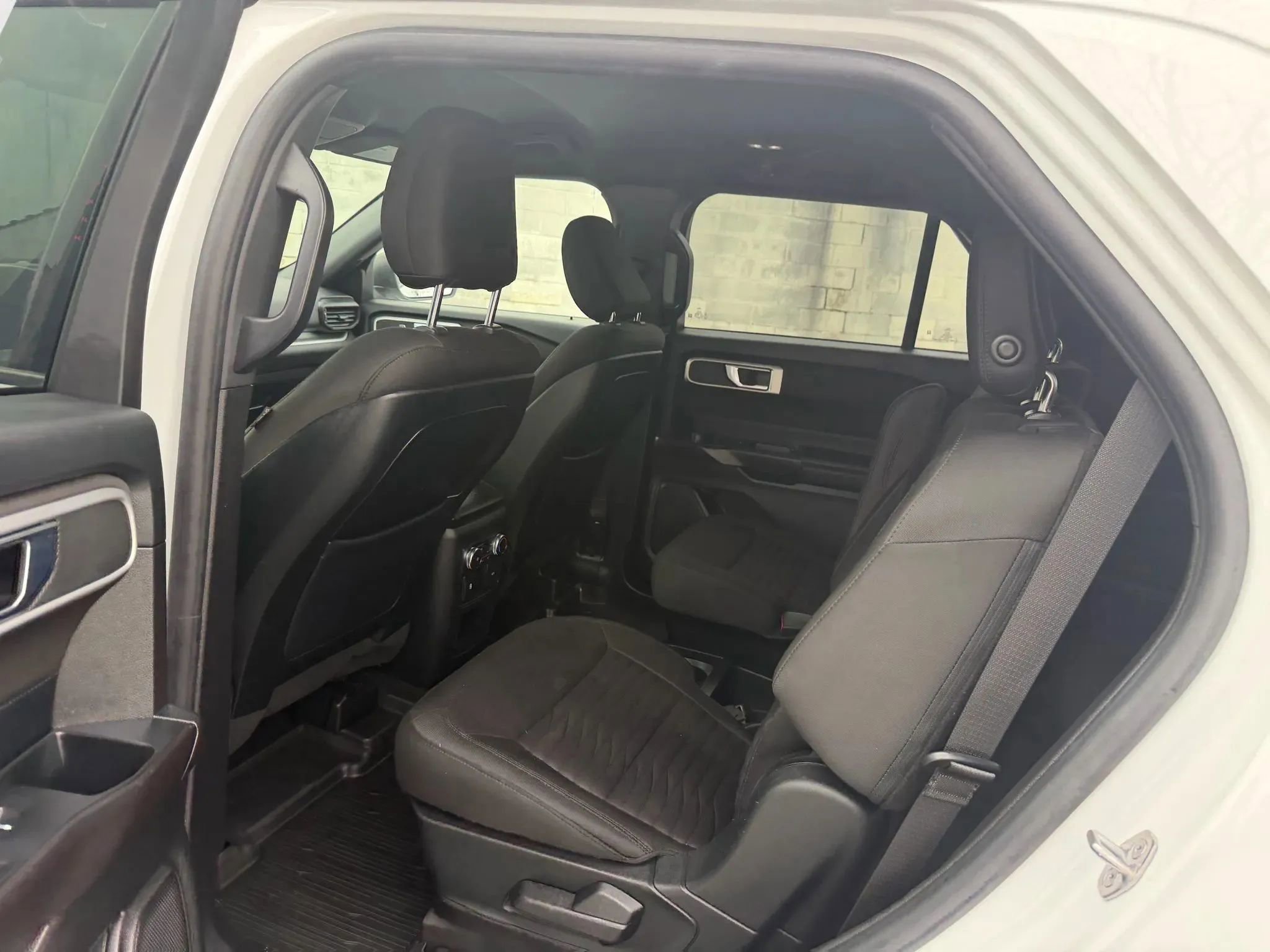 Used 2020 Ford Explorer XLT w/ Comfort Package AWD/4WD image 31