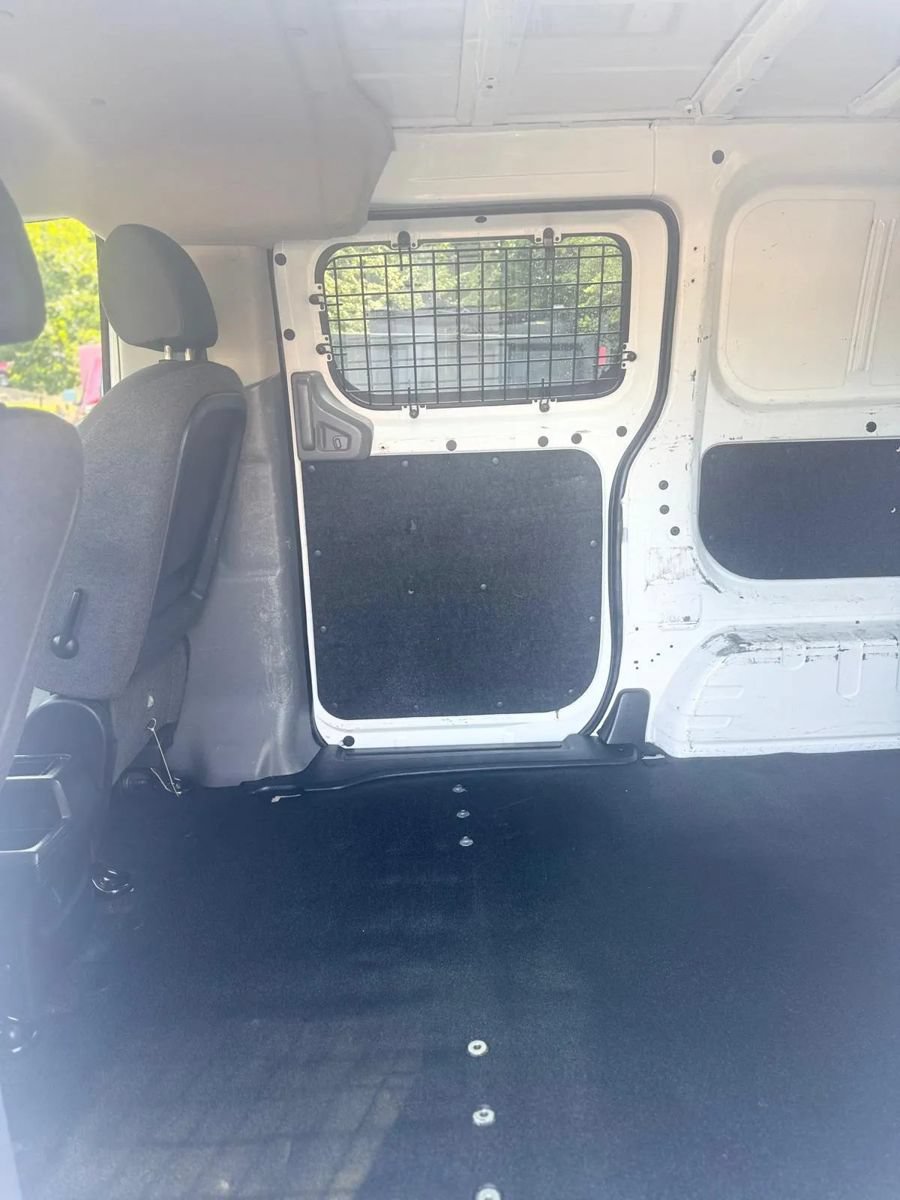 Used 2017 Nissan NV200 S FWD image 21