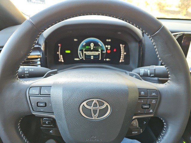 Used 2025 Toyota Camry SE image 21