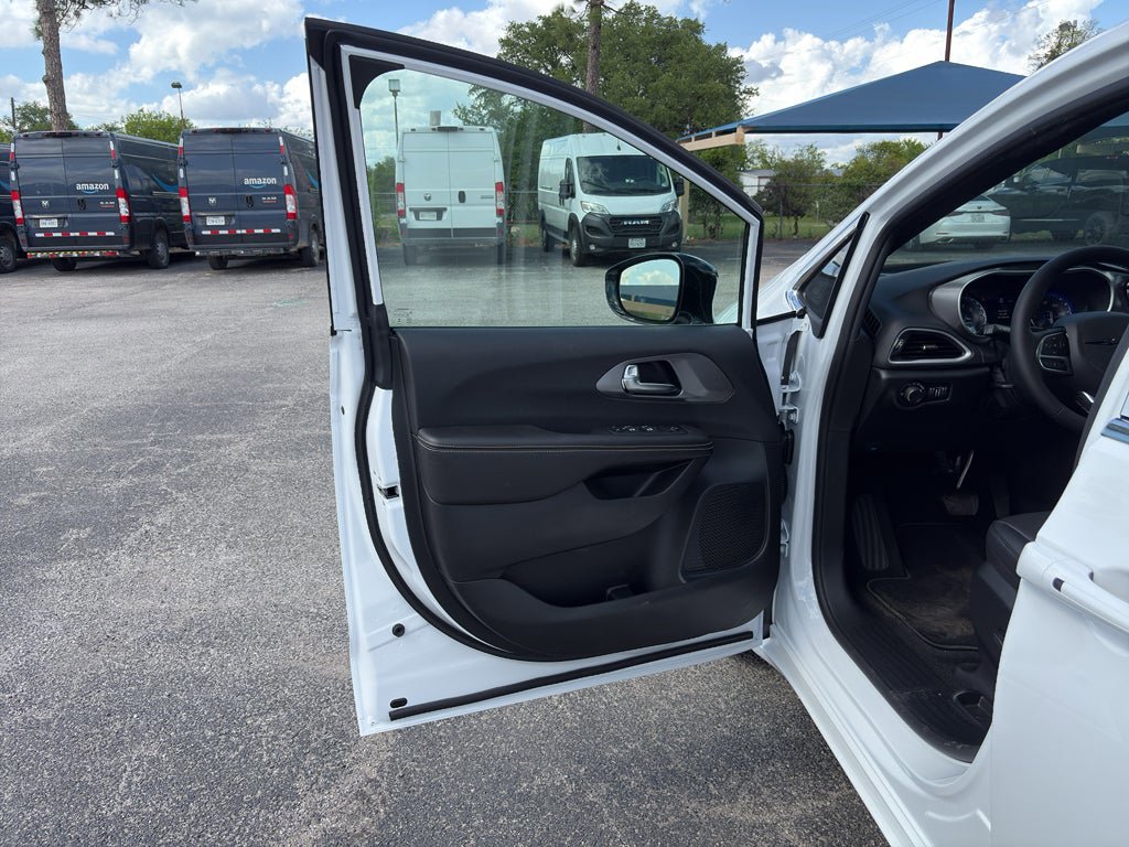 New 2026 Chrysler Voyager LX FWD image 11