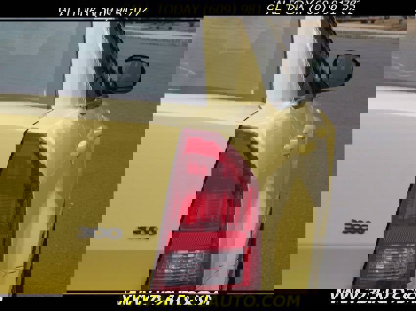 Used 2006 Chrysler 300 RWD image 18