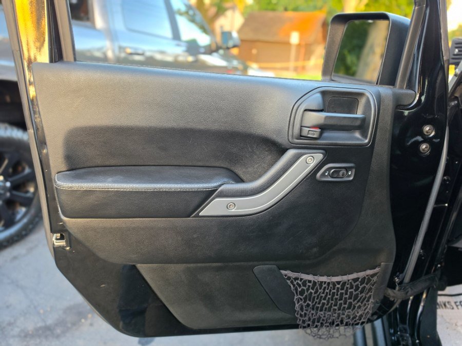 Used 2016 Jeep Wrangler Unlimited Rubicon AWD/4WD image 26