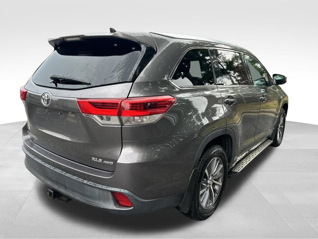 Used 2018 Toyota Highlander XLE AWD/4WD image 5