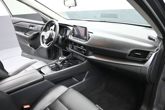 Used 2024 Nissan Rogue SV w/ SV Premium Package FWD image 33