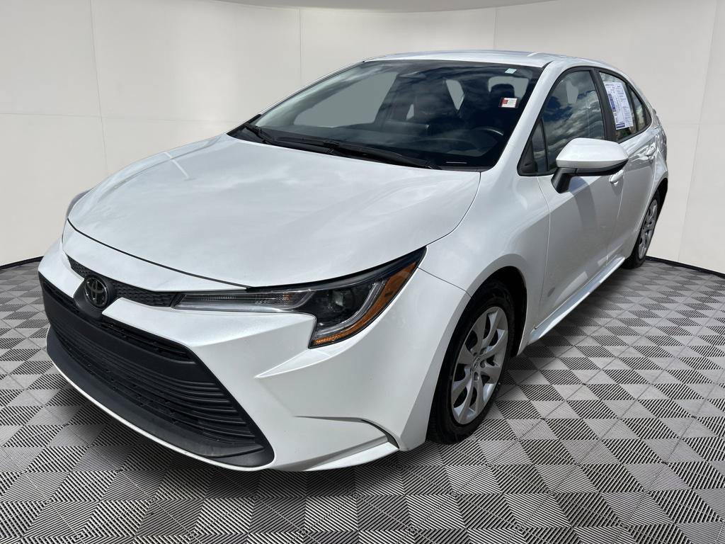 Used 2025 Toyota Corolla LE FWD image 3