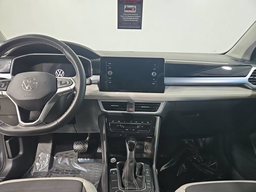Used 2025 Volkswagen Taos SE w/ Panoramic Sunroof Package AWD/4WD image 20