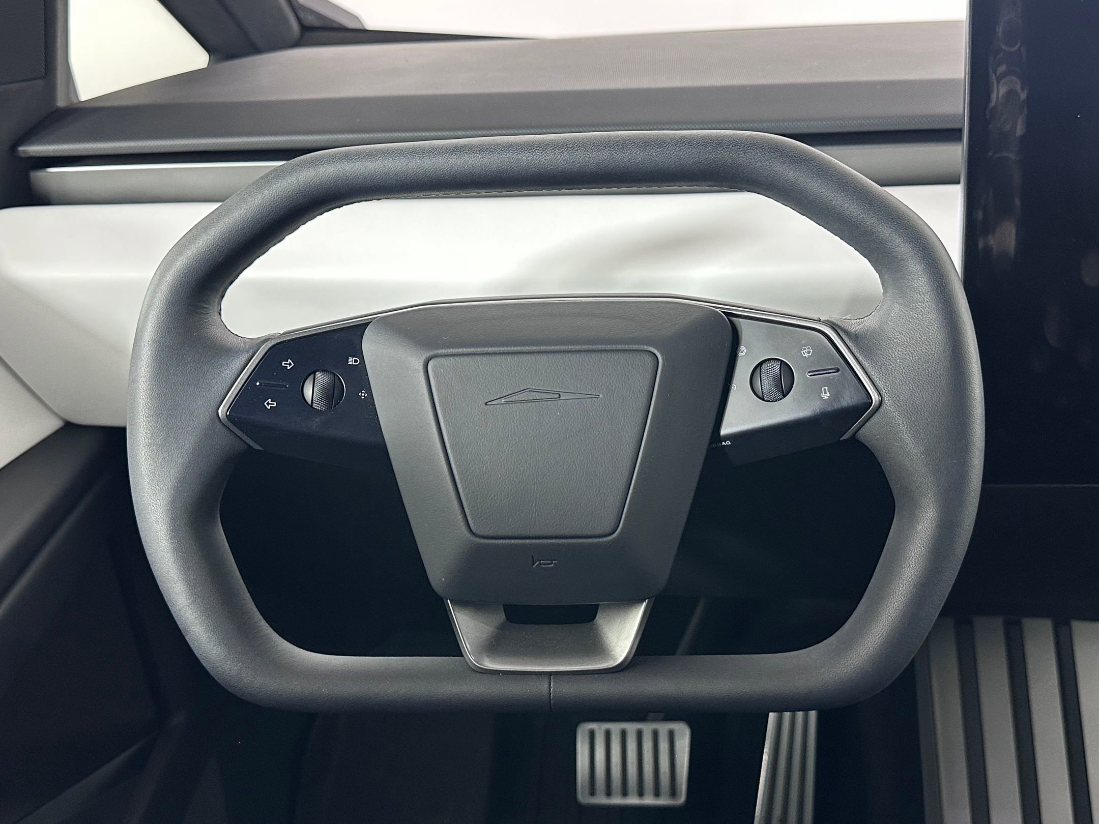 Used 2024 Tesla Cybertruck AWD Crew Cab image 15