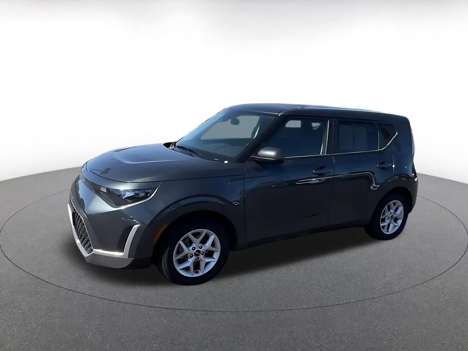 Used 2025 Kia Soul LX w/ LX Technology Package FWD image 8