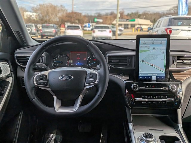 Used 2023 Ford Explorer Limited w/ Limited Technology Package image 30