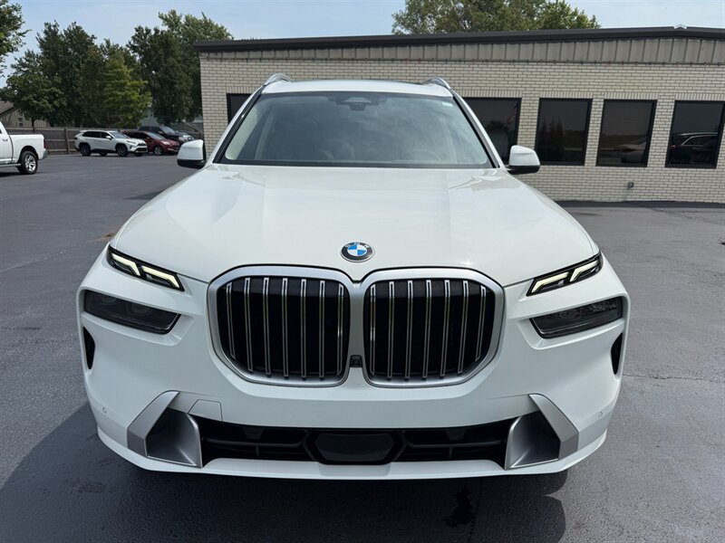 Used 2023 BMW X7 xDrive40i w/ Premium Package AWD/4WD image 4