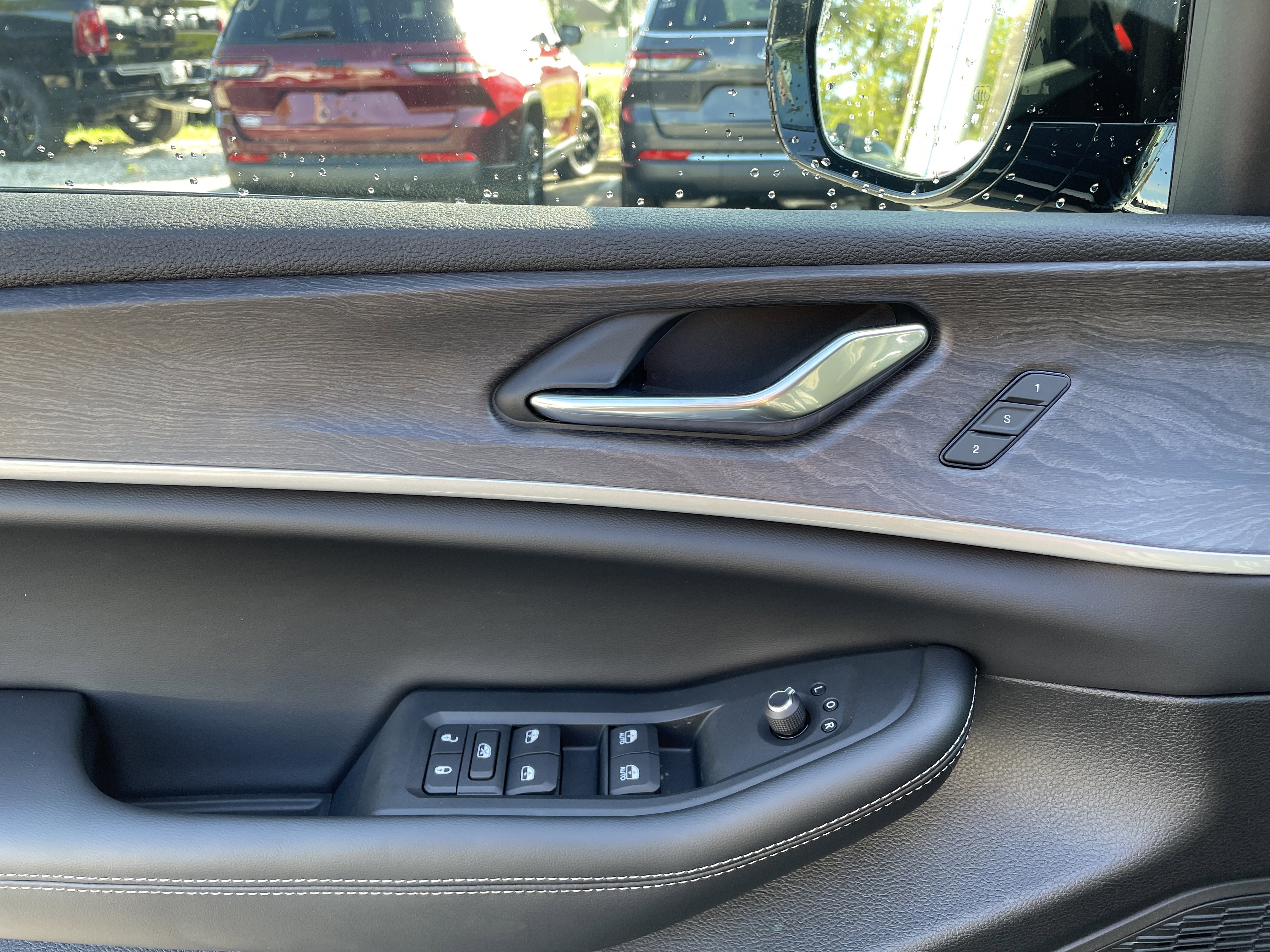 New 2025 Jeep Grand Cherokee Limited w/ Luxury Tech Group II image 10