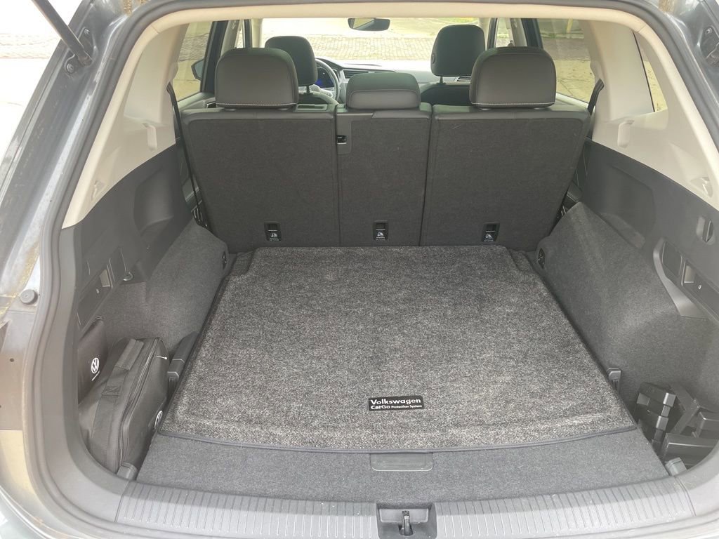 Used 2023 Volkswagen Tiguan SE w/ Panoramic Sunroof Package AWD/4WD image 4
