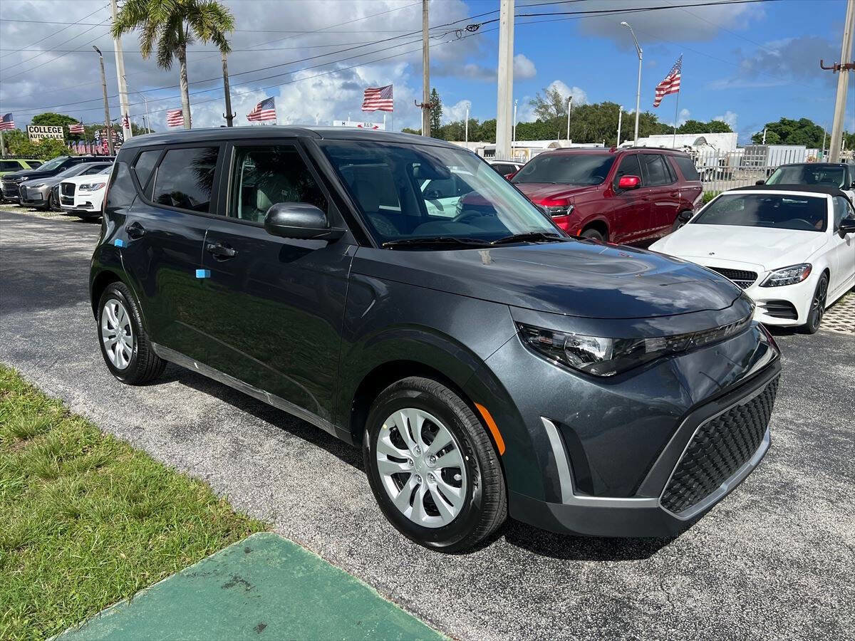 Used 2025 Kia Soul LX image 4