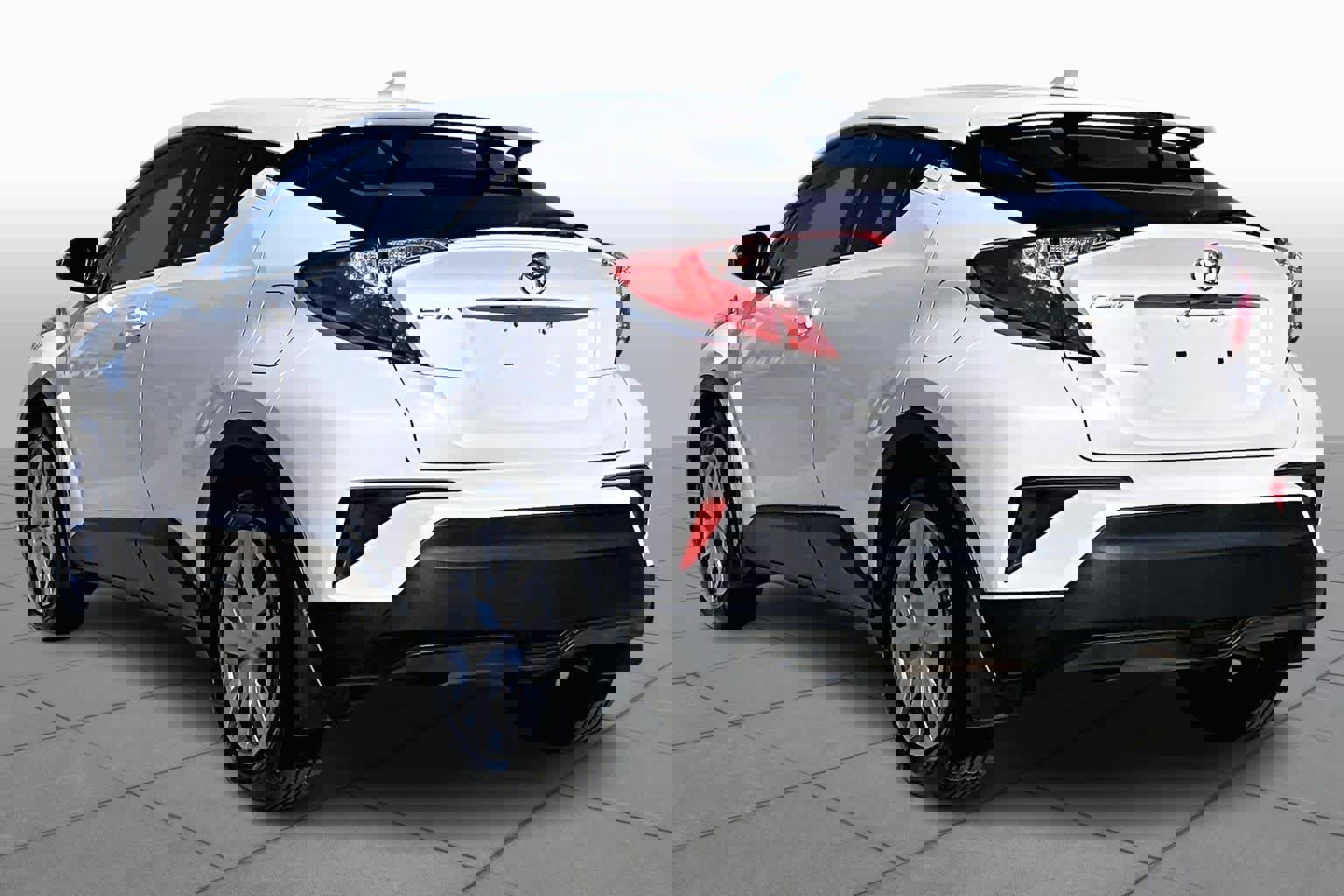 Used 2021 Toyota C-HR LE image 11