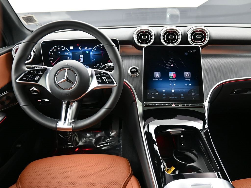 Used 2025 Mercedes-Benz GLC 350e 4MATIC image 24