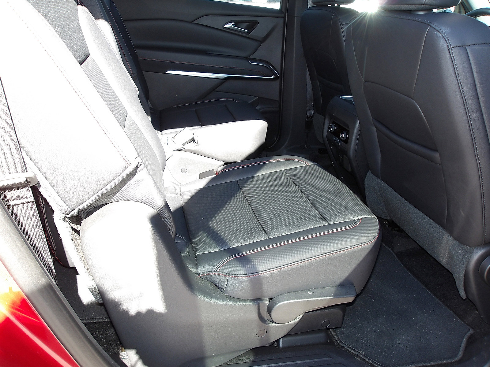 Certified 2025 Chevrolet Traverse Z71 w/ Driver Confidence Package AWD/4WD image 12