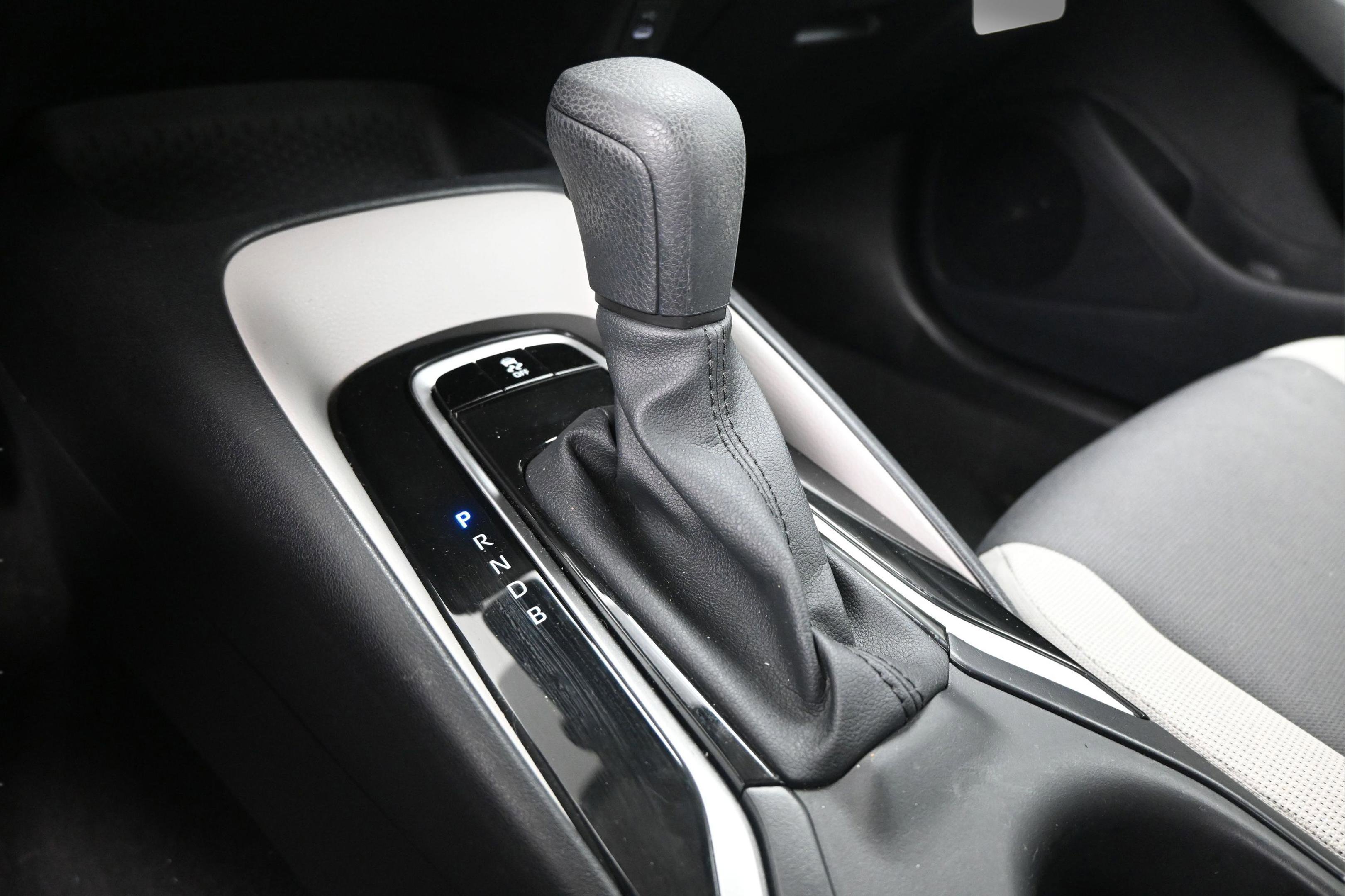 Certified 2025 Toyota Corolla LE FWD image 31