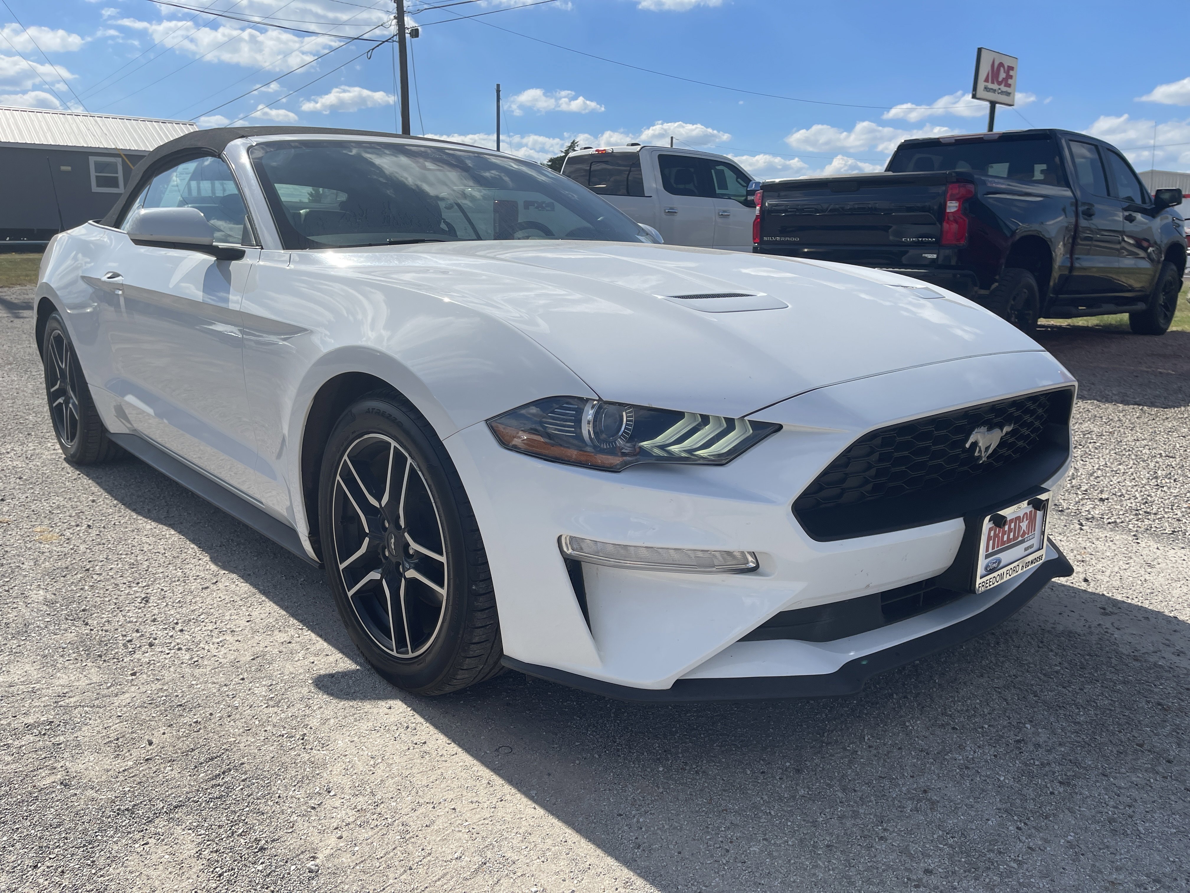 Used 2022 Ford Mustang Premium image 2