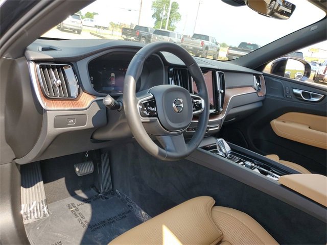 Used 2025 Volvo XC60 B5 Ultra w/ Protection Package Premier image 10
