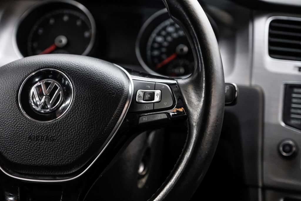 Used 2015 Volkswagen Golf S FWD image 18