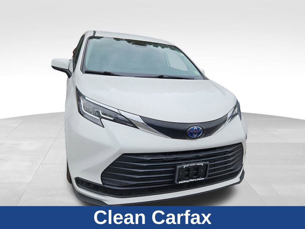 Used 2022 Toyota Sienna LE FWD image 2