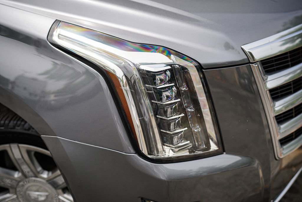 Used 2018 Cadillac Escalade ESV Luxury AWD/4WD image 6