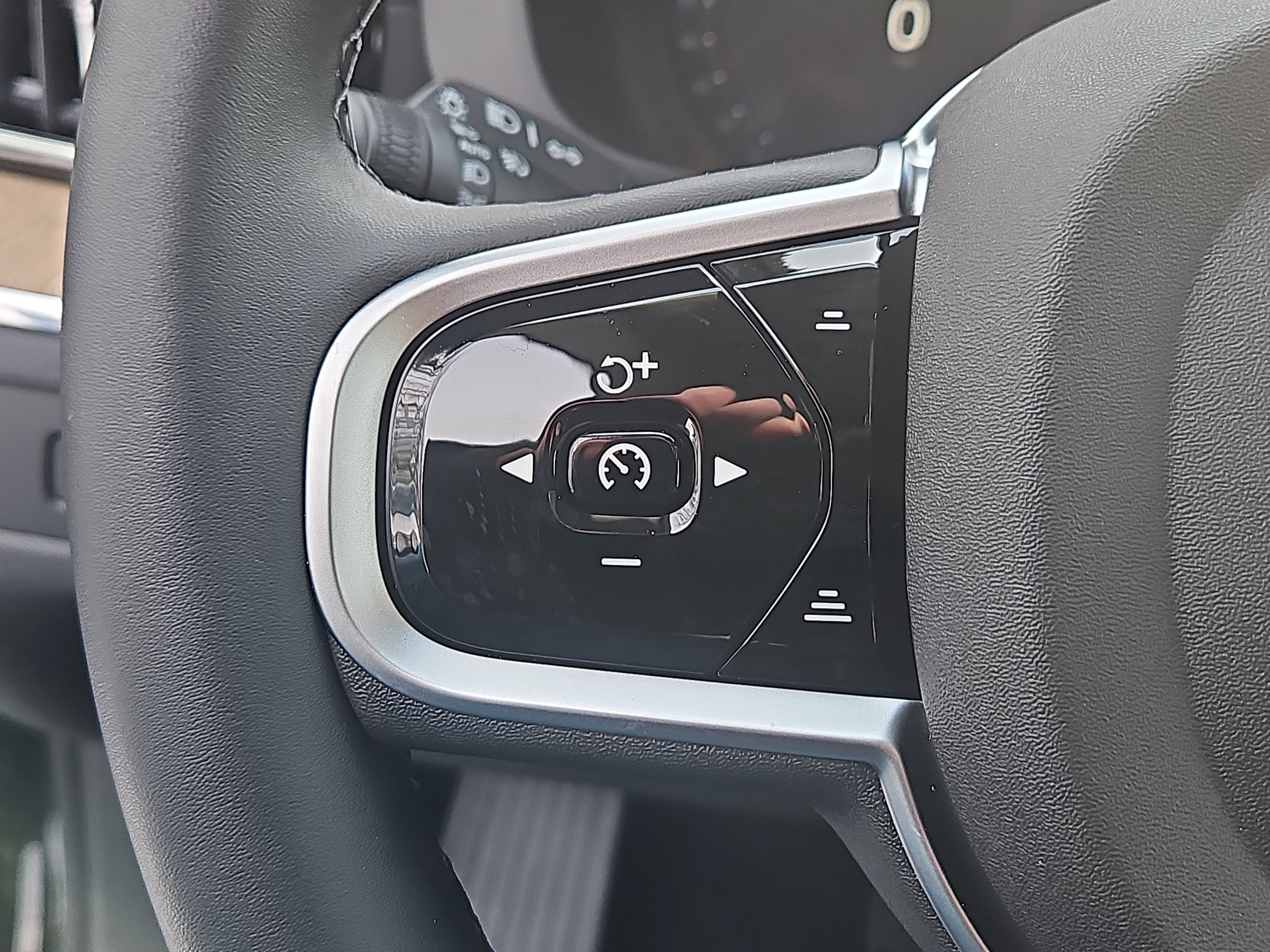 New 2026 Volvo XC60 T8 Ultra w/ Protection Package Premier image 14