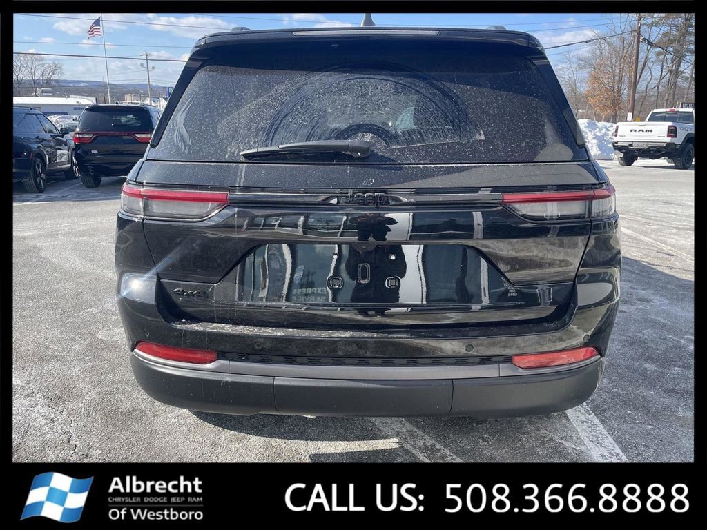 New 2026 Jeep Grand Cherokee Altitude AWD/4WD image 4