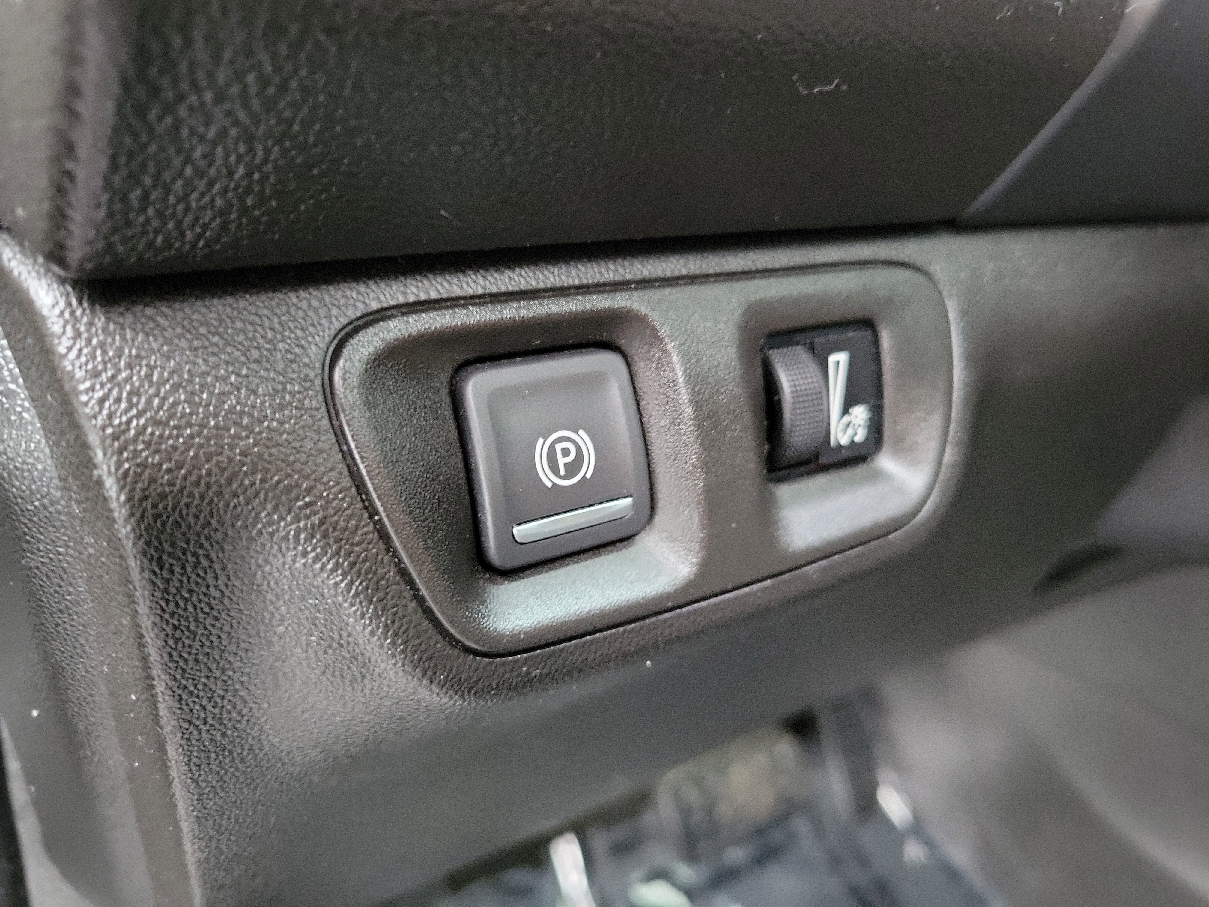 Used 2020 GMC Acadia AT4 w/ Driver Alert Package II image 27