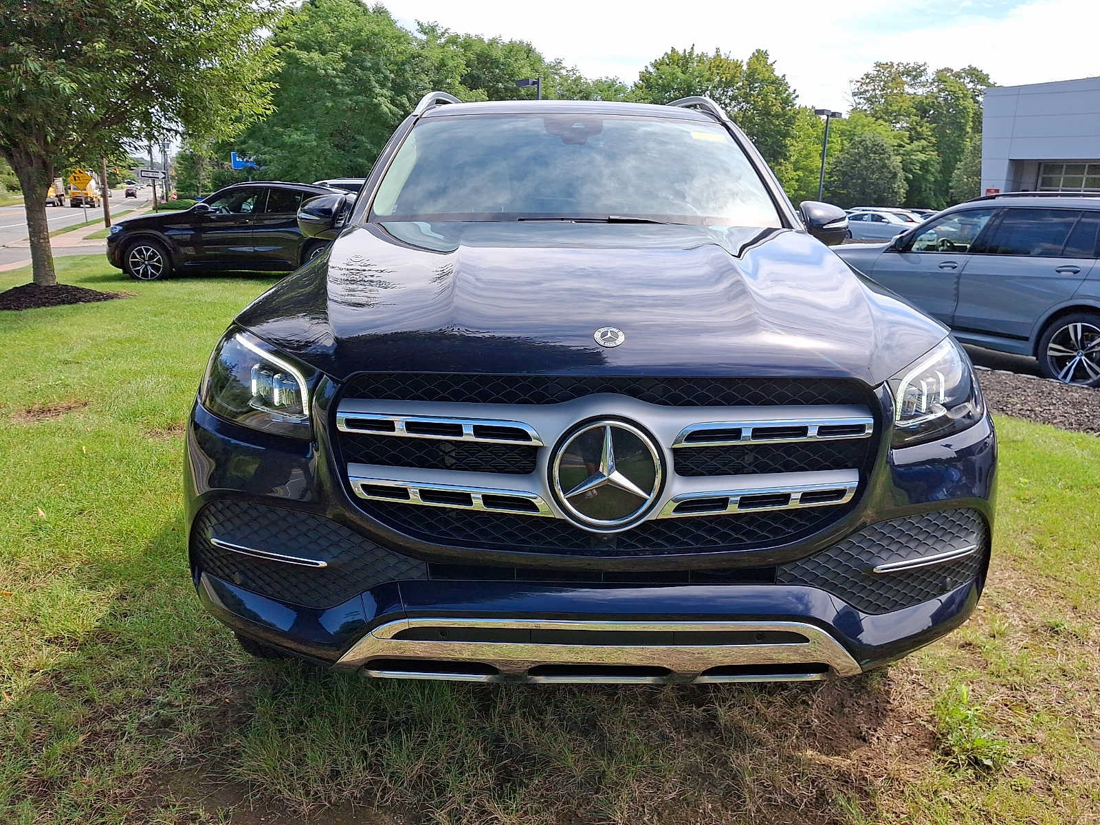 Used 2022 Mercedes-Benz GLS 450 4MATIC image 2