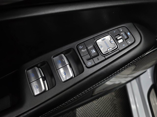 Used 2018 Genesis G90 3.3T Premium RWD image 35