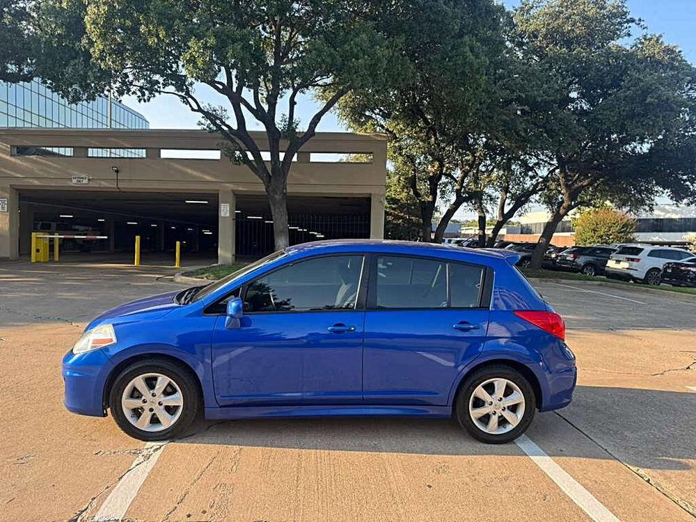 Used 2010 Nissan Versa 1.8 S w/ Premium Pkg image 3