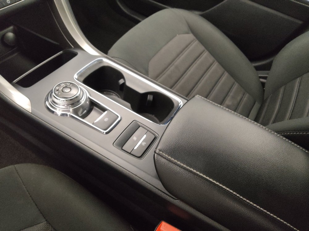 Used 2020 Ford Fusion SE image 26