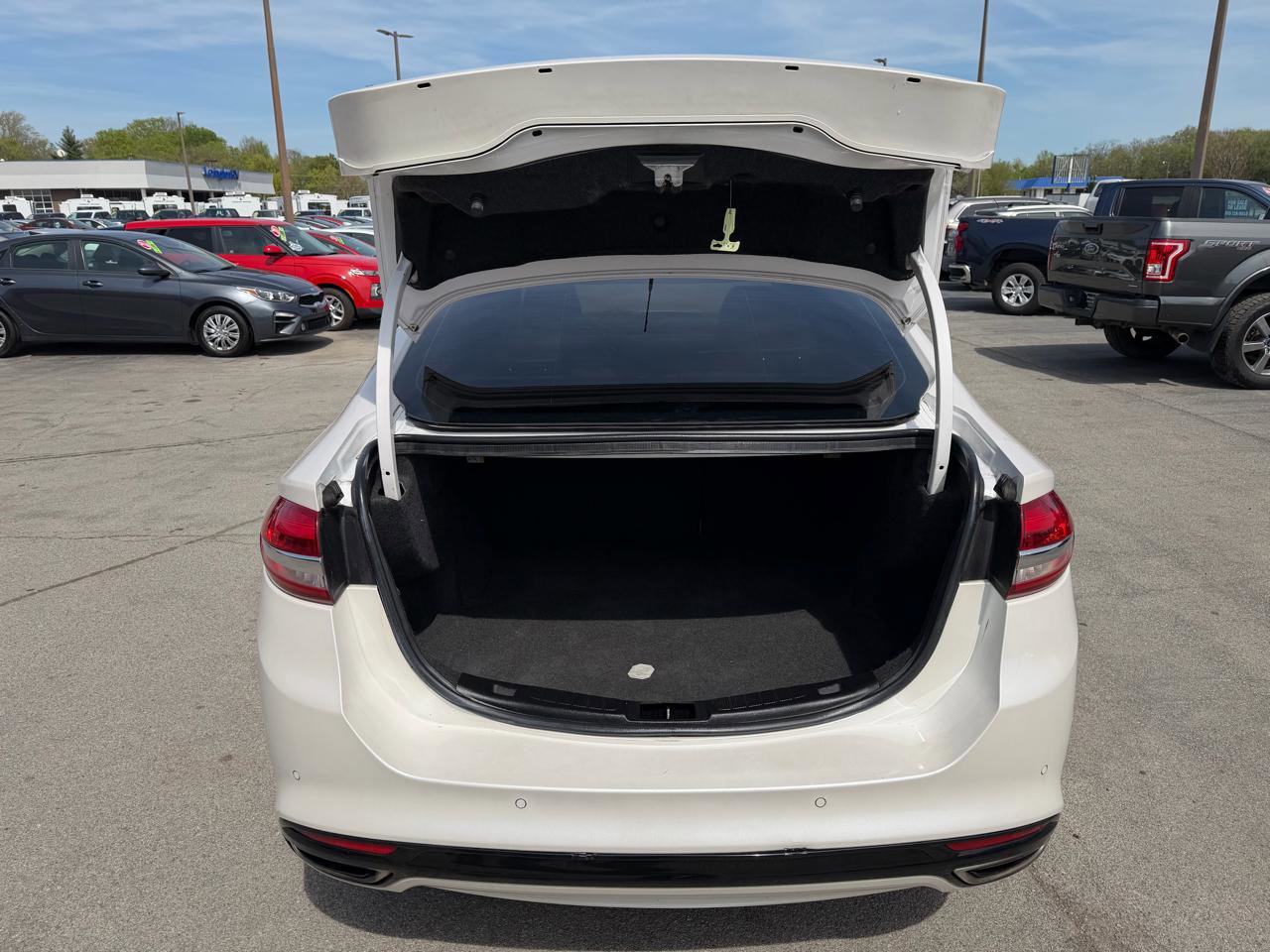 Used 2018 Ford Fusion Titanium FWD image 11