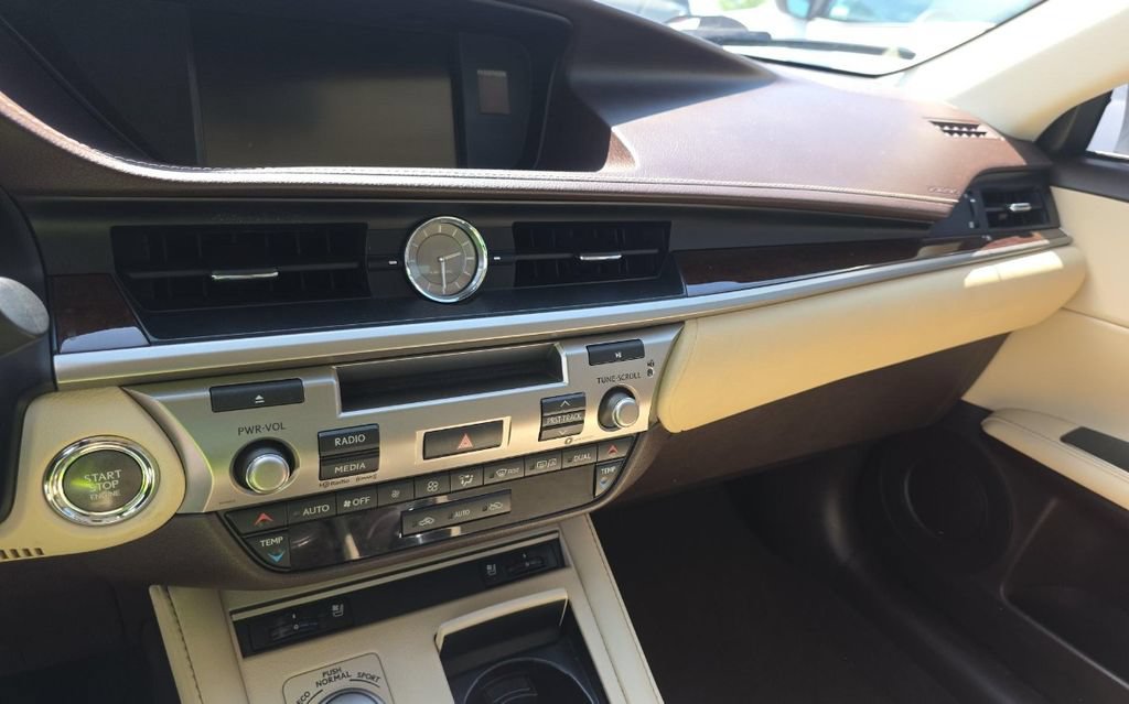 Used 2018 Lexus ES 350 w/ Premier Package FWD image 9