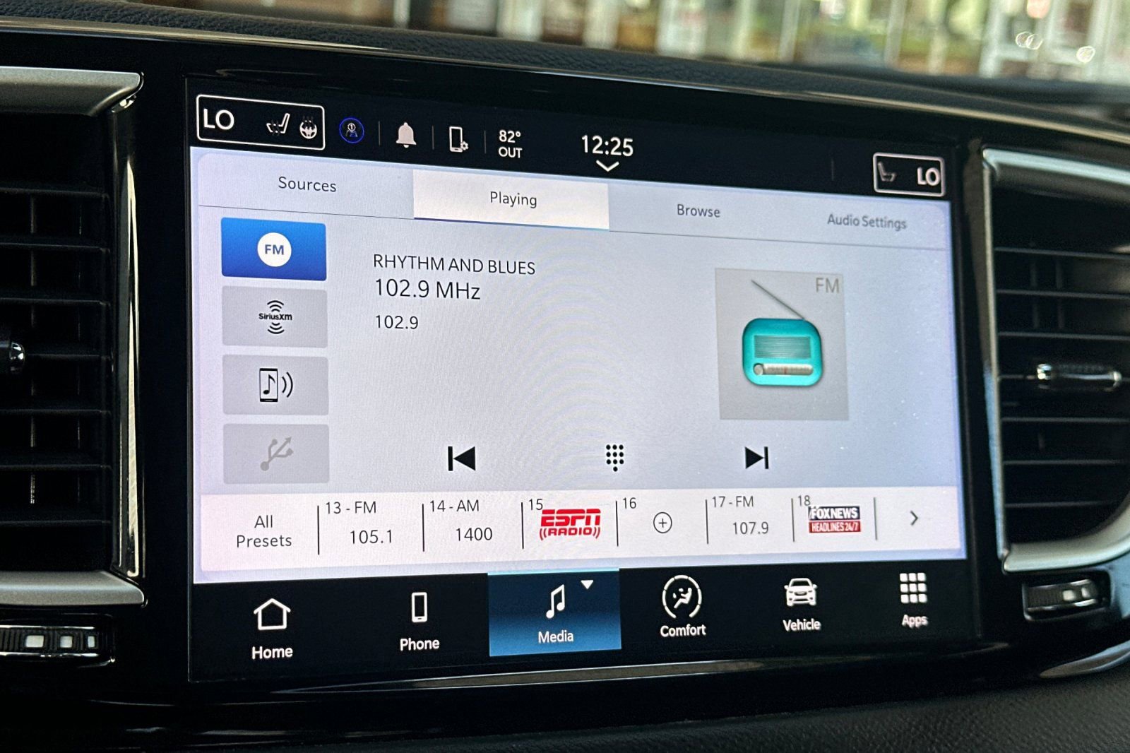 Used 2023 Chrysler Pacifica Touring-L image 27