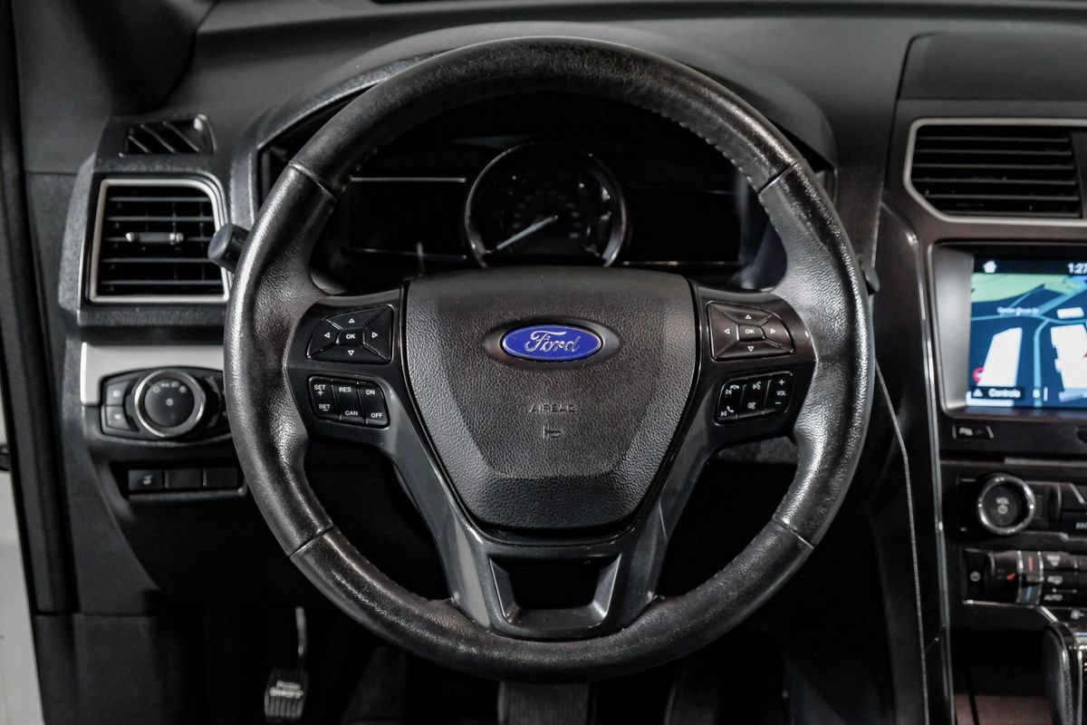Used 2017 Ford Explorer XLT w/ Equipment Group 202A FWD image 16