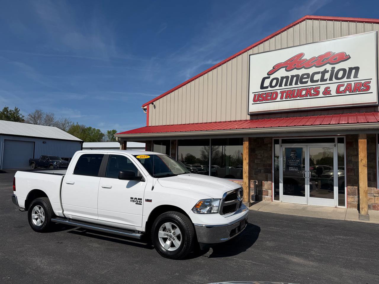 Used 2019 RAM 1500 Classic SLT w/ Protection Group AWD/4WD image 2