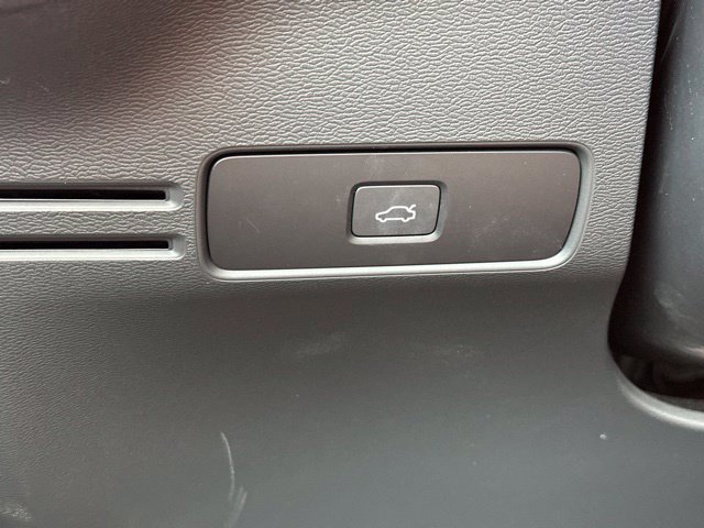 Certified 2023 Volvo C40 Recharge Core AWD/4WD image 30